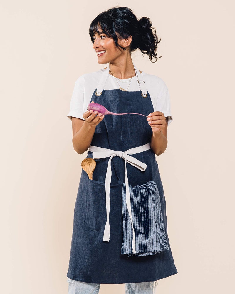Caldo Linen Kitchen Apron for Cooking- Mens and Womens Linen Bib Apron for Professional Chef, Server, or Barista- Adjustable with Pockets (Navy) - Image 3